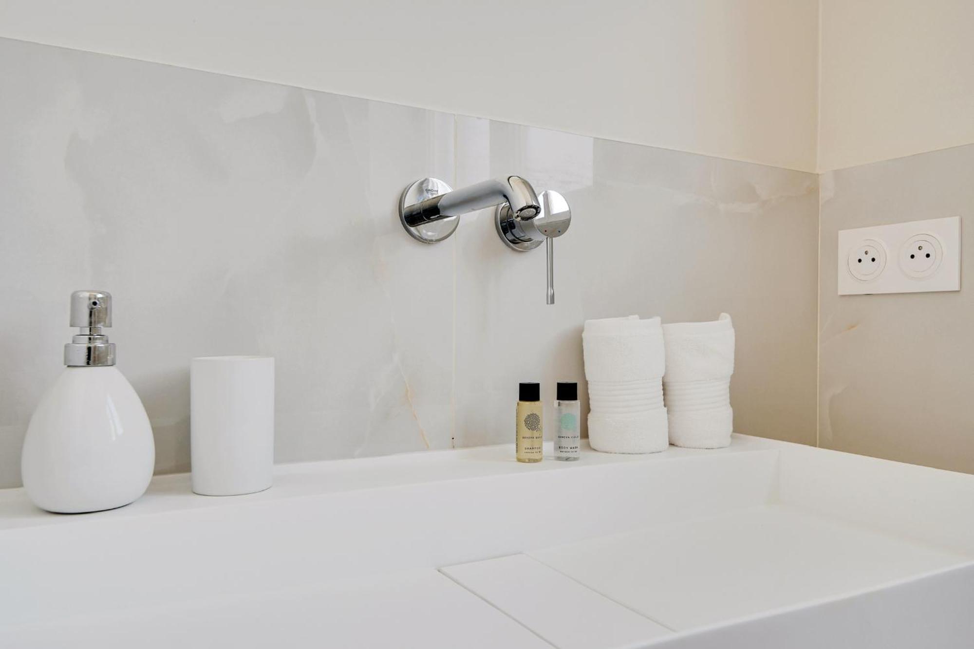 Suite Deluxe 1 By Les Maisons De Charloc Homes Boulogne-Billancourt Exterior foto